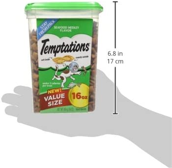 TEMPTATIONS Classic Crunchy and Soft Cat Treats Seafood Medley Flavor, 16 oz. Tub
