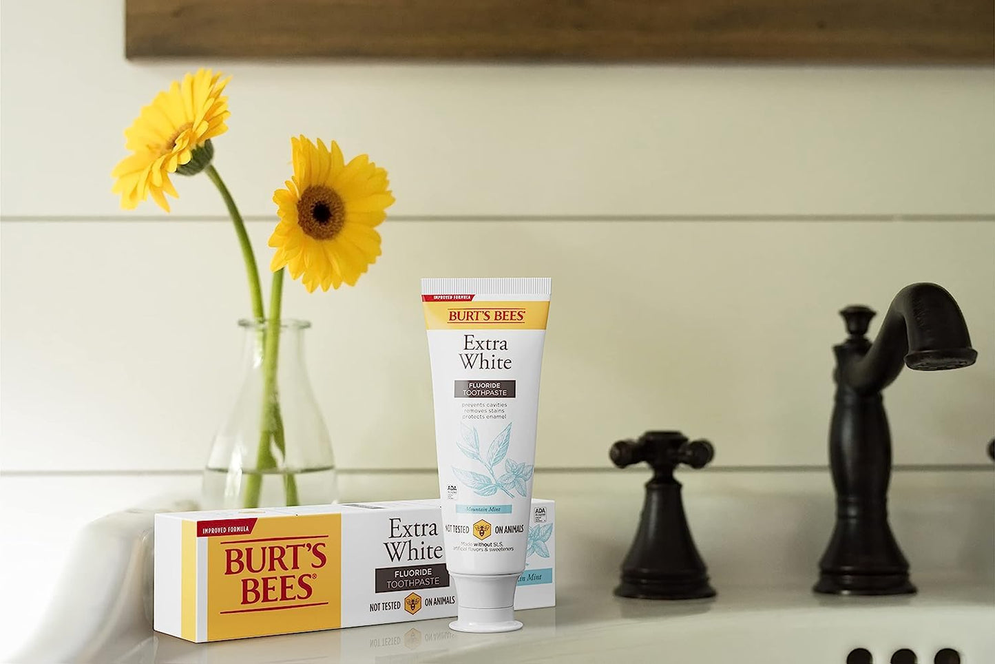 Burt's Bees Extra White Toothpaste,  4.7 oz, Pack of 3